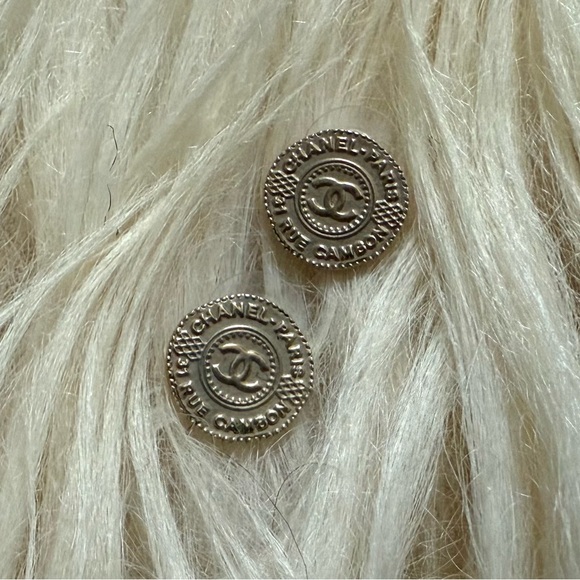 Chanel Circular CC Logo Arabic Collection Earrings - Picture 6 of 6